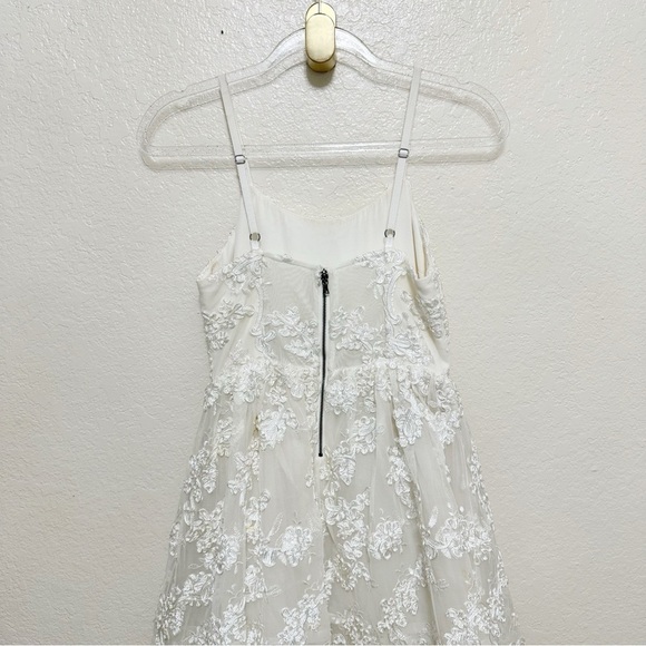 Alice + Olivia Rora Lace-Overlay Dress size 2 - Picture 10 of 14